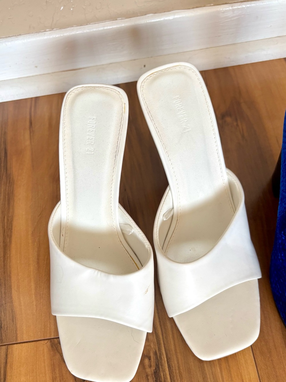 Pre-loved white Forever 21 thin 2.5” heels shoes size 8